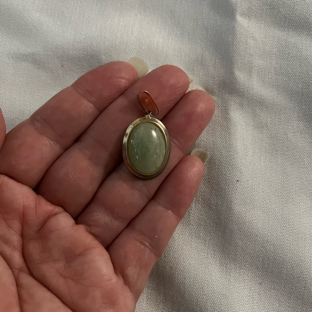 Elegant Gold plated and Green Pendant